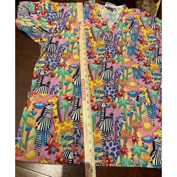 Peaches Uniforms Scrub Top Zebra Giraffe Birds Multicolor Dental Veterinarian - Picture 7 of 8